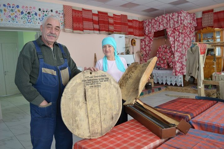 Зиреклинскому музею подарили памятные вещи