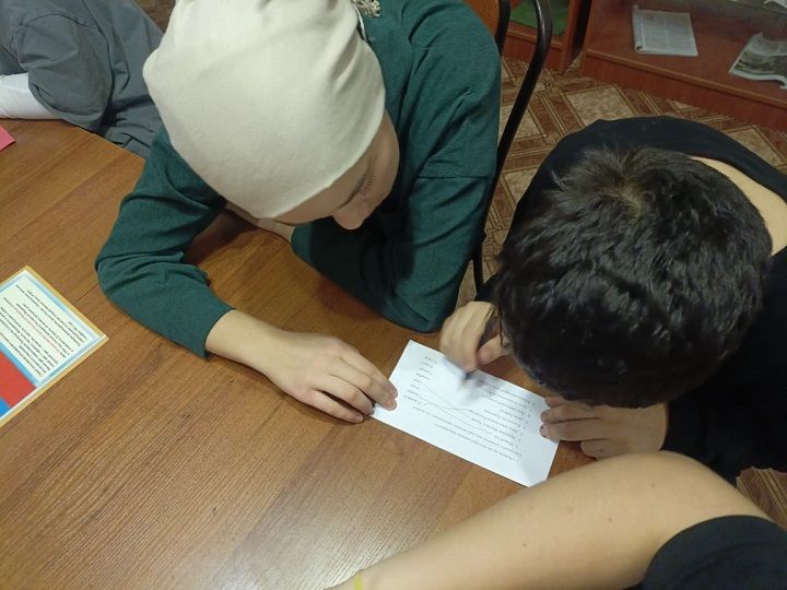 «Знаешь ли ты Конституцию?!»: познавательная викторина для школьников в Шахмайкинском музее