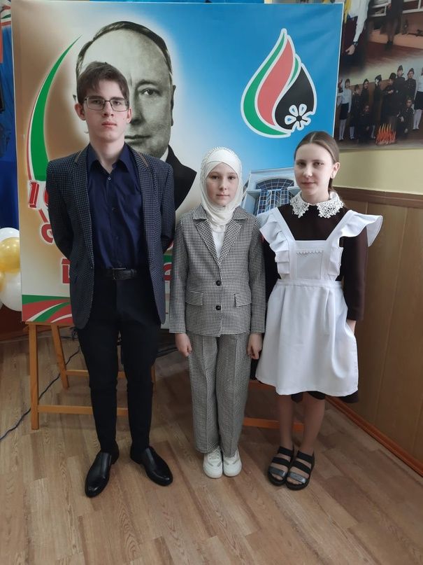 Тубылгы Тау мәктәбе укучылары фәнни-гамәли конференциядә катнашканнар