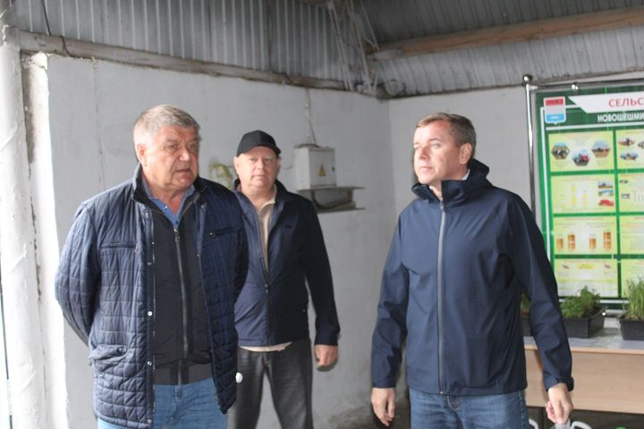 Глава Минсельхозпрода Татарстана ознакомился с ходом полевых работ в Новошешминском районе