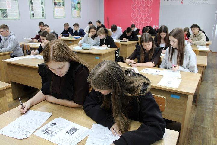 В Новошешминской средней школе писали Диктант Победы