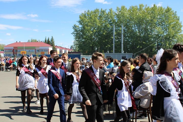 24 мая последний звонок прозвучал в Новошешминской гимназии (фоторепортаж)