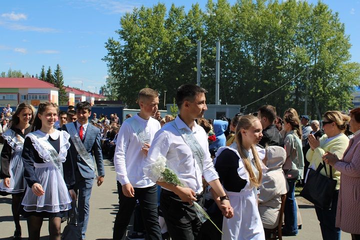 24 мая последний звонок прозвучал в Новошешминской гимназии (фоторепортаж)