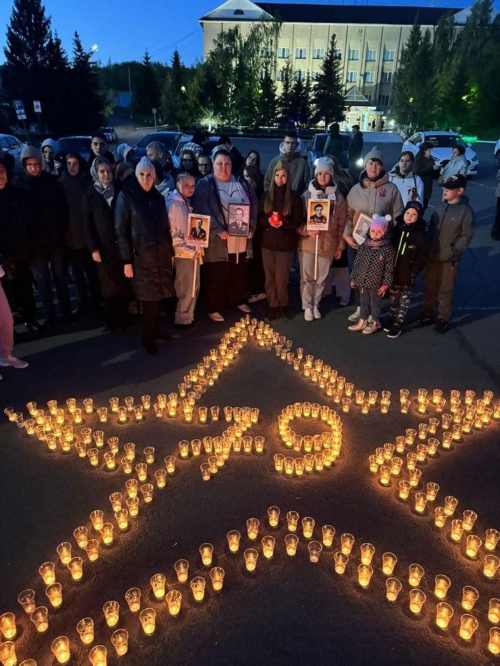 8 мая у мемориала «Вечный огонь» в Новошешминске прошла Всероссийская акция «Свеча Памяти»