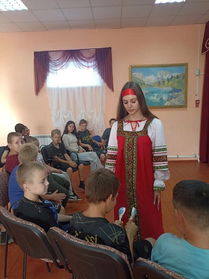 Красный Октябрь авыл клубында агач кашыкларда уйнау буенча мастер-класс узган