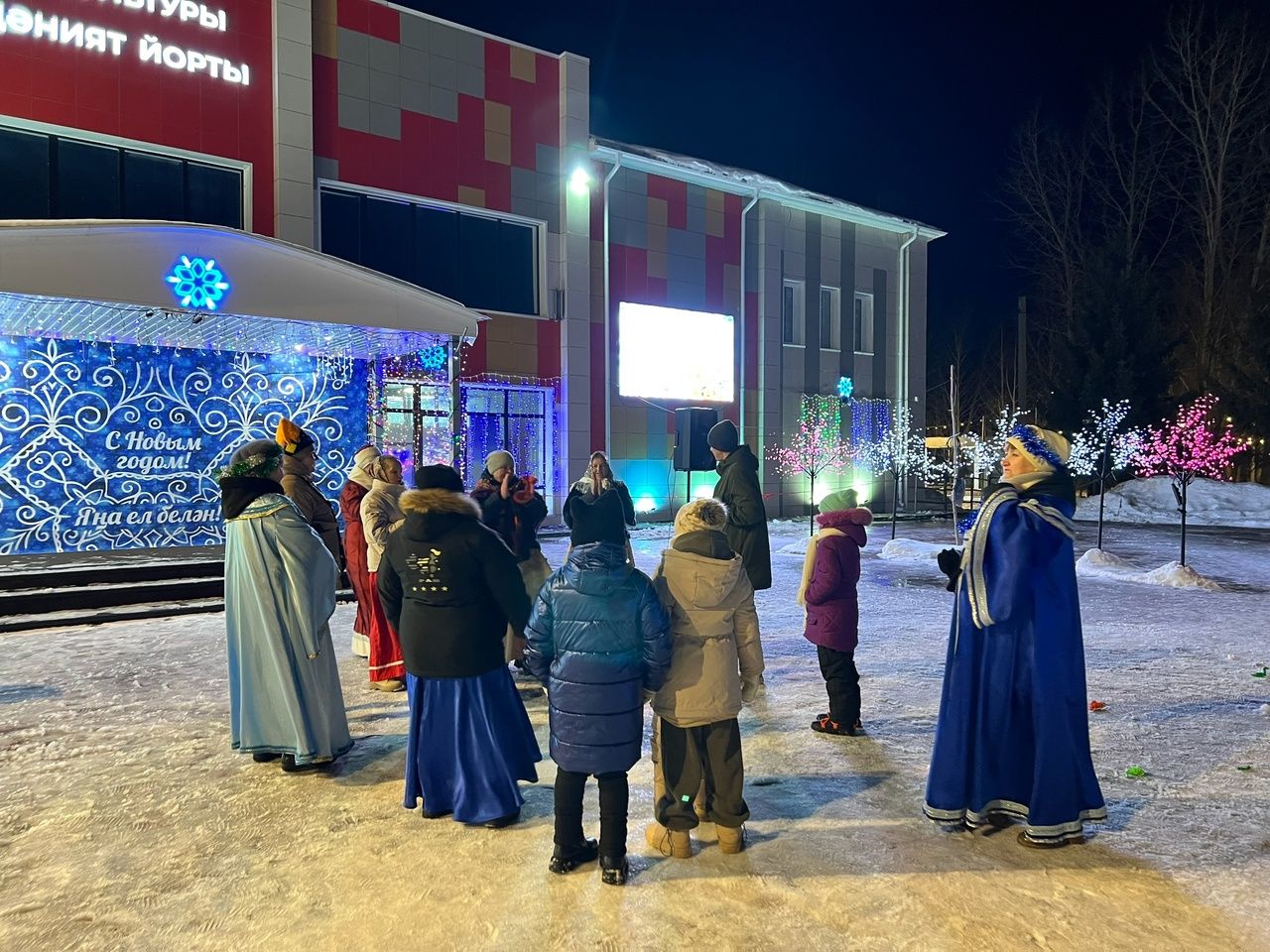 Новогодняя развлекательная программа «Зажигаем по-новому» для жителей села Новошешминск