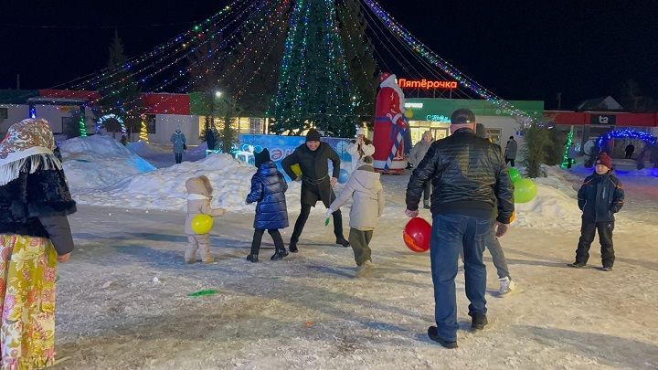 Новогодняя развлекательная программа «Зажигаем по-новому» для жителей села Новошешминск