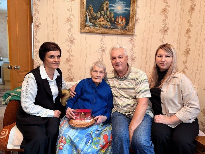 Соцработники посетили на дому пожилых получателей социальных услуг КЦСОН «Забота»