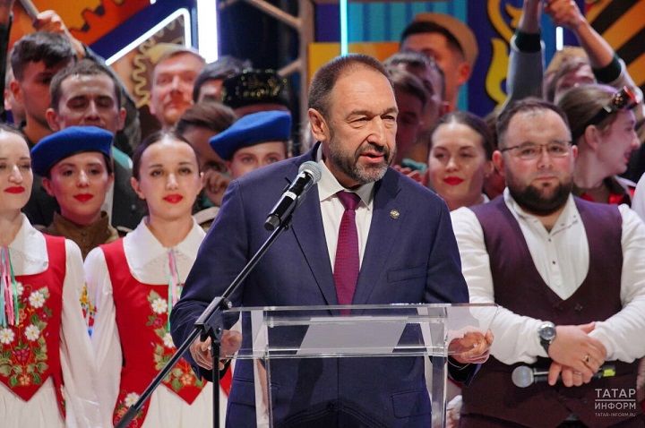 Алексей Песошин вручил Гран-при финала фестиваля «Безнен заман»