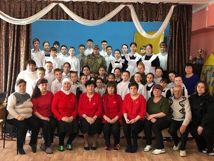 Встреча с героем: краснооктябрьские школьники пообщались с участником СВО
