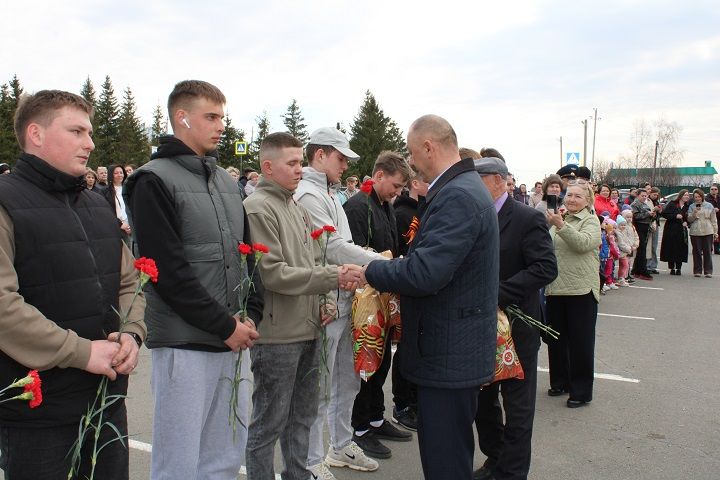 Весной на службу в армию из Новошешминского района призваны 17 ребят