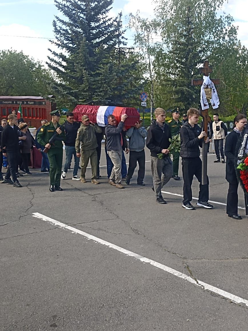 В Новошешминске простились с бойцом, погибшим в зоне СВО