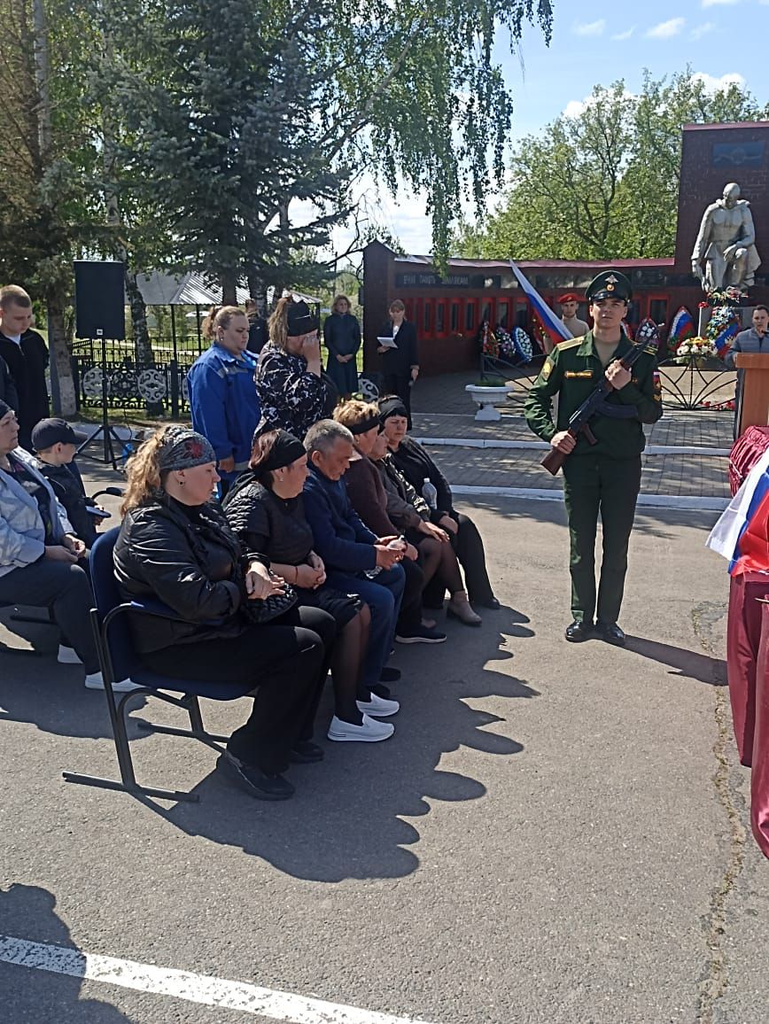 В Новошешминске простились с бойцом, погибшим в зоне СВО