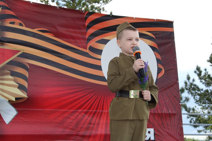 В Новошешминске прошел марафон «Война в стихах», посвященный 80-летию Победы (фоторепортаж)