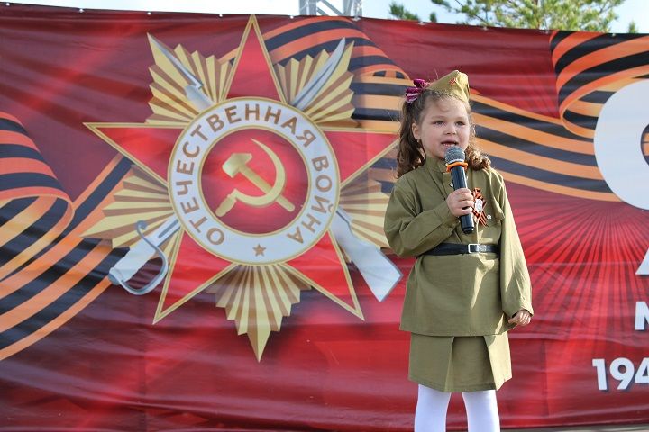 В Новошешминске прошел марафон «Война в стихах», посвященный 80-летию Победы (фоторепортаж)