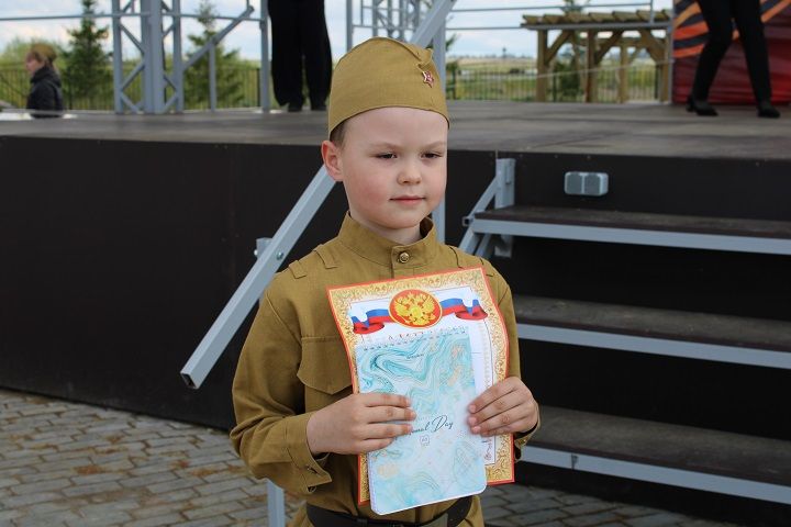 В Новошешминске прошел марафон «Война в стихах», посвященный 80-летию Победы (фоторепортаж)