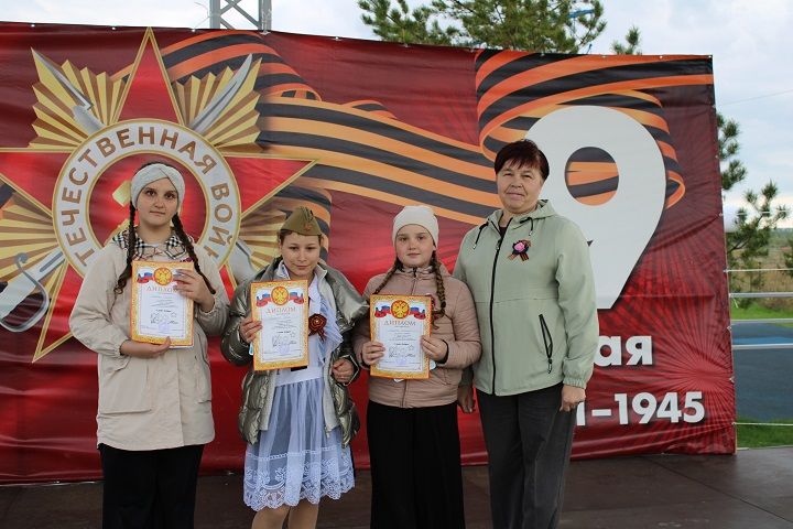 В Новошешминске прошел марафон «Война в стихах», посвященный 80-летию Победы (фоторепортаж)