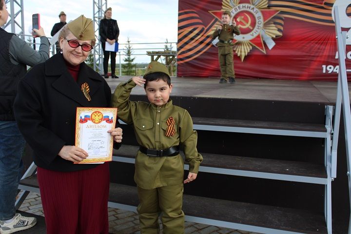 В Новошешминске прошел марафон «Война в стихах», посвященный 80-летию Победы (фоторепортаж)