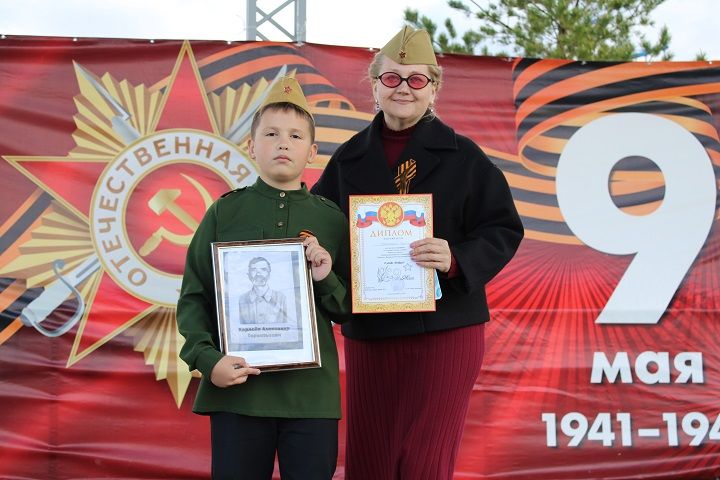 В Новошешминске прошел марафон «Война в стихах», посвященный 80-летию Победы (фоторепортаж)