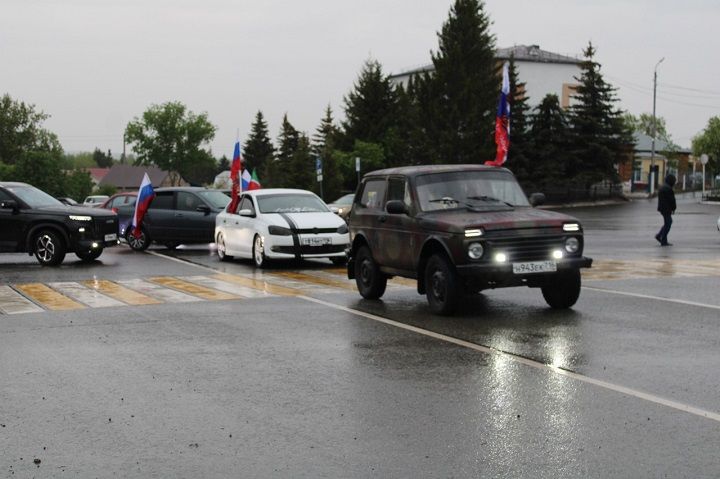 8 мая в Новошешминске прошел автопробег в честь 80-летия Победы