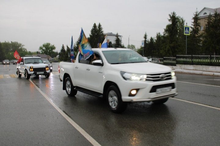 8 мая в Новошешминске прошел автопробег в честь 80-летия Победы
