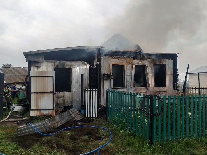 В Новошешминском районе сгорел жилой дом