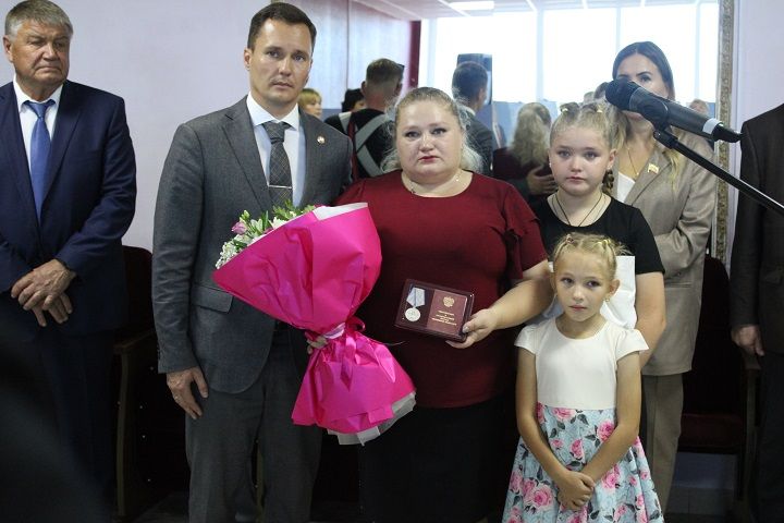 В Новошешминске открылась выставка «Отец Героя»