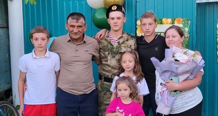 Семья Ахметовых: где царят спорт, песня и любовь