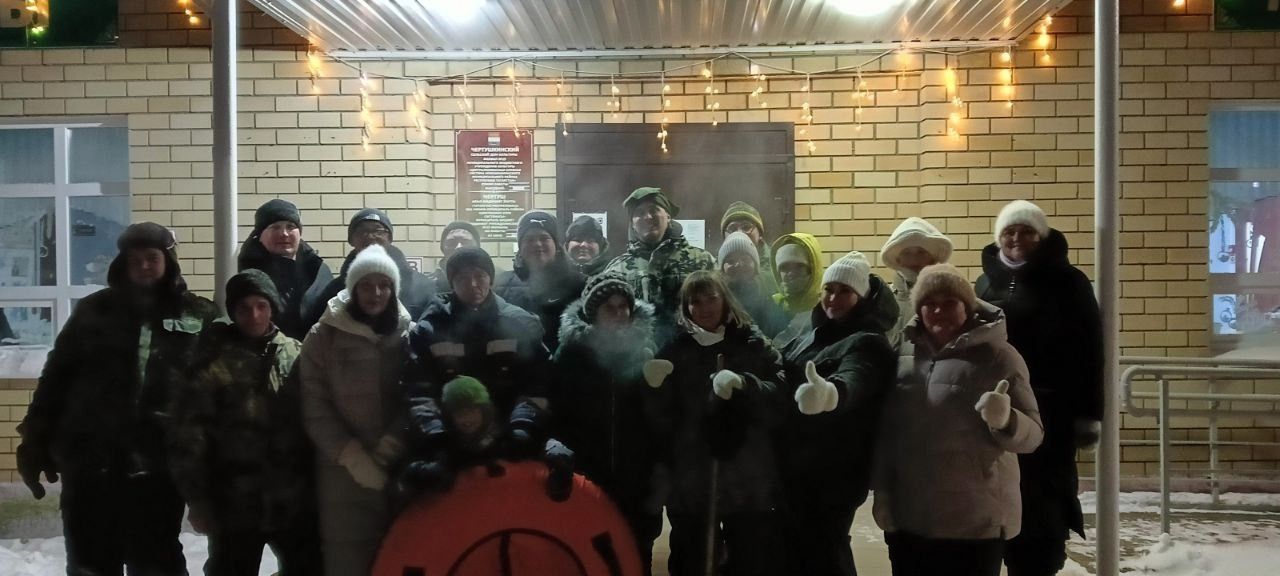 В селе Чертушкино устроили хоккей в валенках и уху на морозе