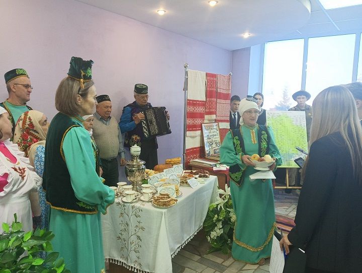 Семья Лотфуллиных из села Зиреклы одержала победу на муниципальном этапе фестиваля родословной «Эхо веков в истории семьи — Тарихта без эзлебез»