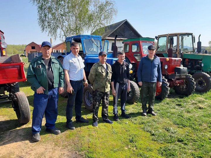 В районе завершили технический осмотр частных тракторов
