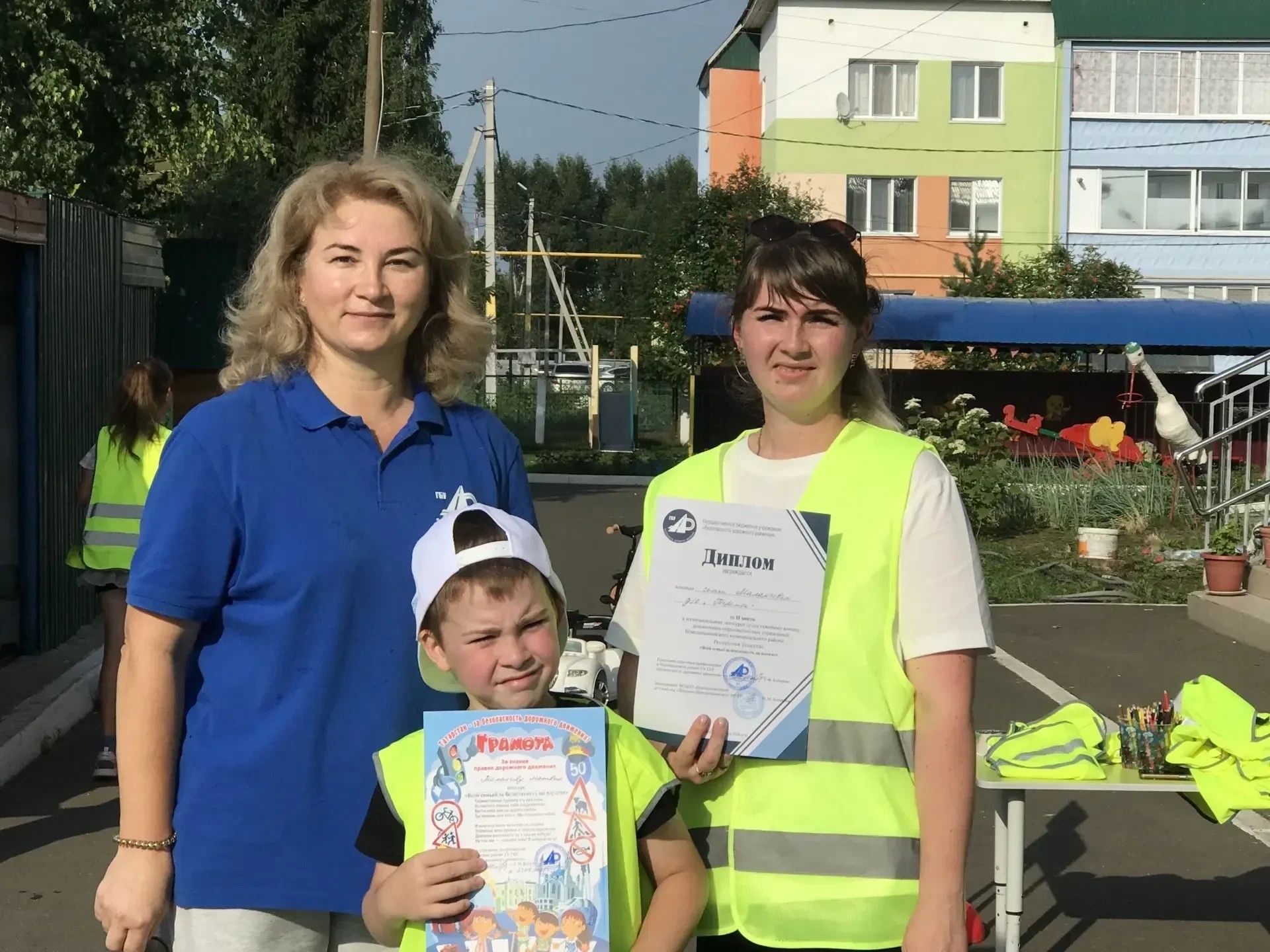На базе МБДОУ «Новошешминский детский сад «Ландыш» проведен муниципальный конкурс среди семейных команд дошкольных учреждений района «Всей семьей за безопасность на дороге!»