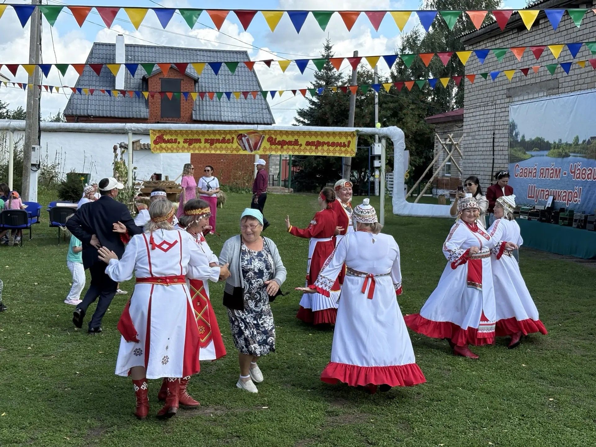 В Чувашской Чебоксарке прошёл фестиваль “Играй, гармонь!”