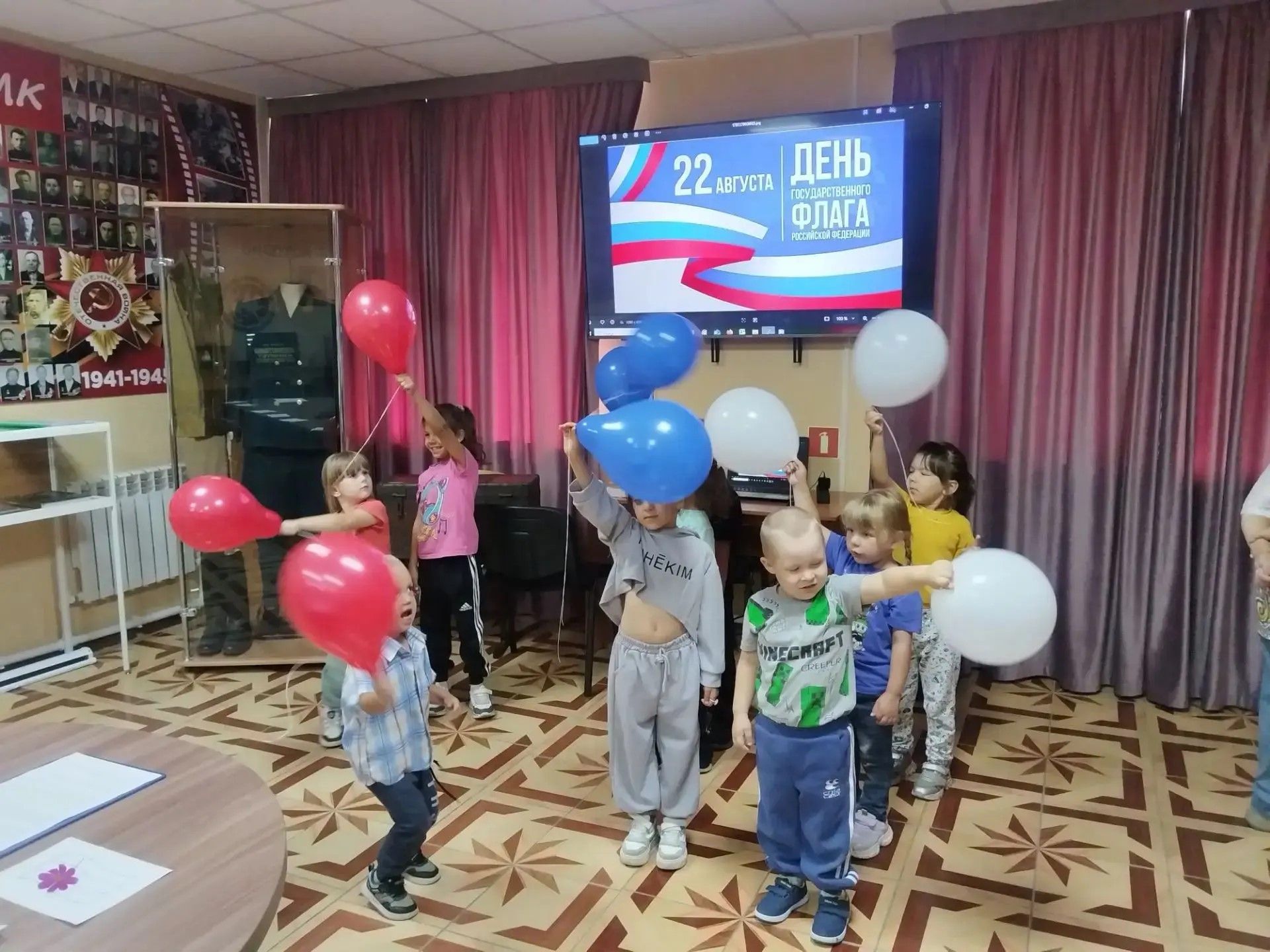 Юные новошешминцы изучали символику флага в Краеведческом музее