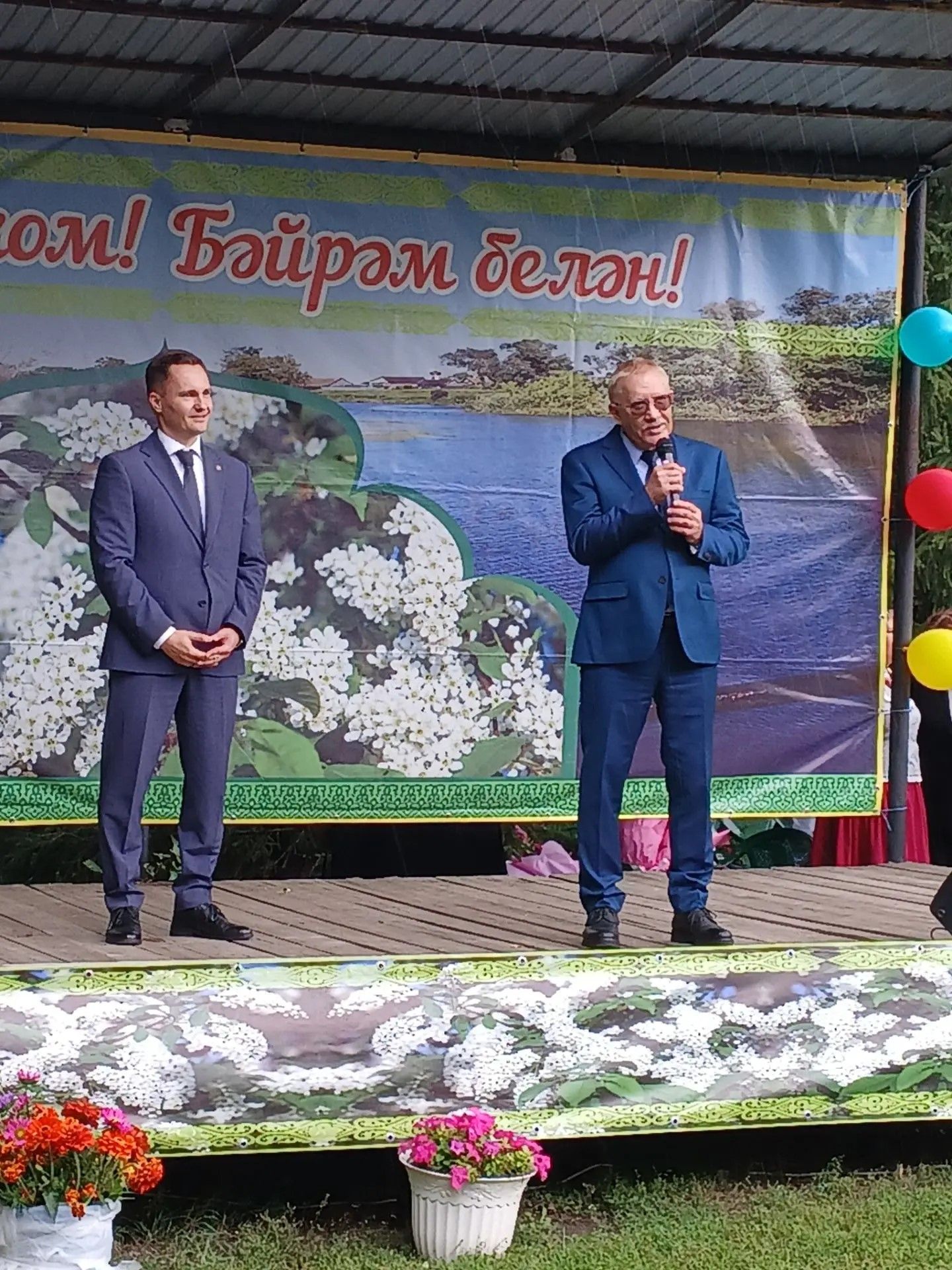 «Медовый спас» собрал за одним столом и старших, и младших