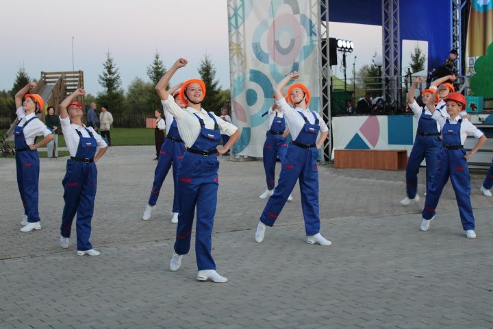 Заслуженные награды, яркий концерт и праздничный салют