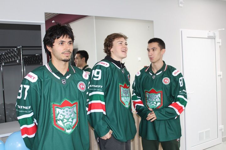 В Новошешминске открыли крытый ледовый дворец (фоторепортаж)