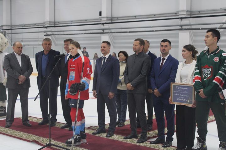 В Новошешминске открыли крытый ледовый дворец (фоторепортаж)