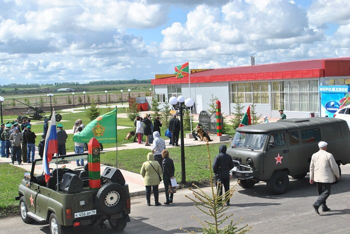 В Новошешминске в День пограничника состоялось открытие памятника