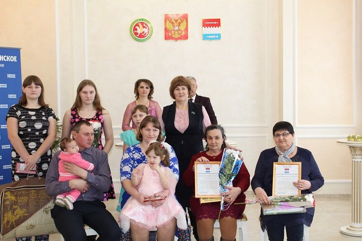 В Новошешминском ЗАГСе в канун 8 марта прошел праздник женщин, материнства, любви  и семьи