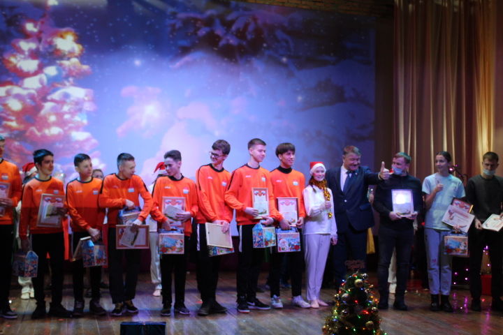 На Елке главы района чествовали юных чемпионов РТ из Новошешминска