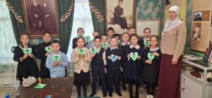 «Спасибо» самым дорогим: в Шахмайкино дети сделали папам открытки-рубашки в виде сердца