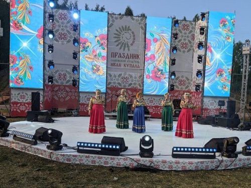 На празднике «Ивана Купала»