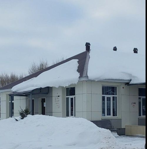 Сход снега с крыш: как не попасть в беду