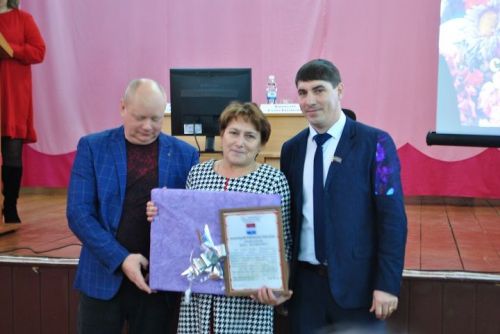 Почему после отчета главы СП у жителей села не было к нему вопросов?