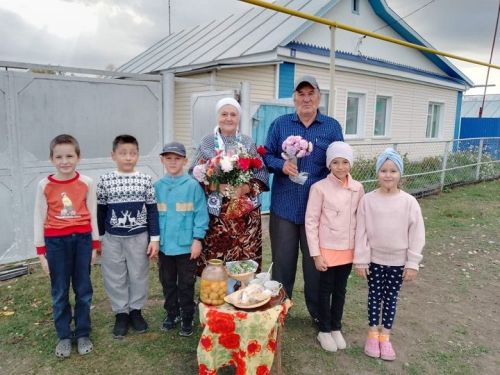 1 октября ученики Зиреклинского лицея побывали в домах пожилых односельчан