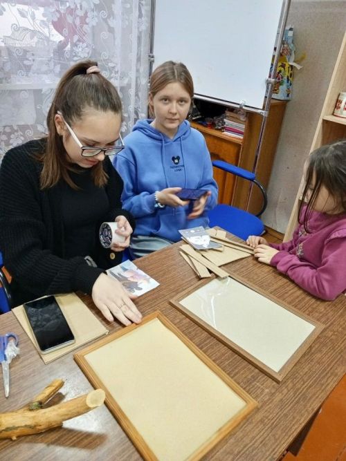 Сотрудники Чув. Чебоксарского СДК провели мастер-класс «Рамка из дерева для фото и картины»
