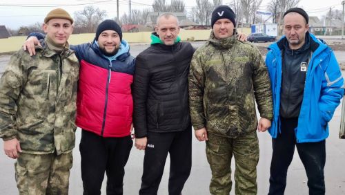 Нашим бойцам доставили посылки и весточки из дома