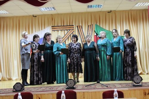 Жители поселка хотят асфальт, тротуар и чистые подъезды