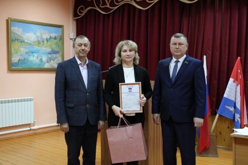 Жители поселка хотят асфальт, тротуар и чистые подъезды